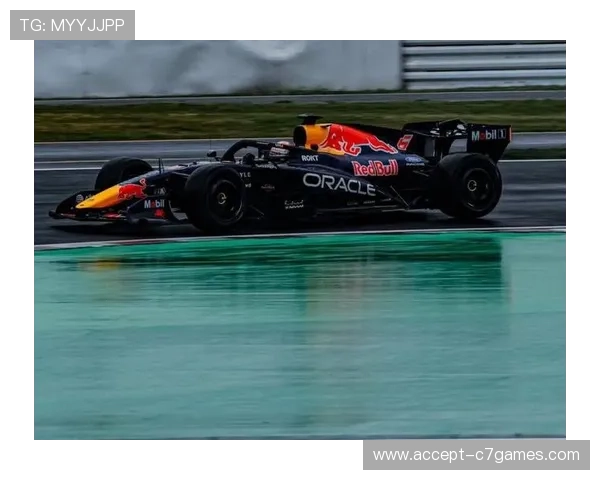 F1赛季最新动态：红牛领跑，梅赛德斯和法拉利展开激烈角逐