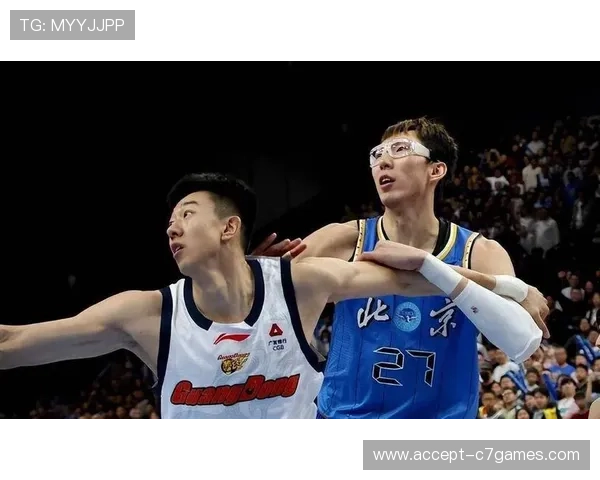 CBA新赛季揭幕战激战正酣明星球员表现引发球迷热议