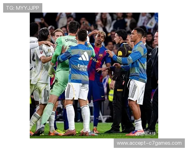 国际足坛震动：豪门逆转胜利引发球迷热议与战术分析